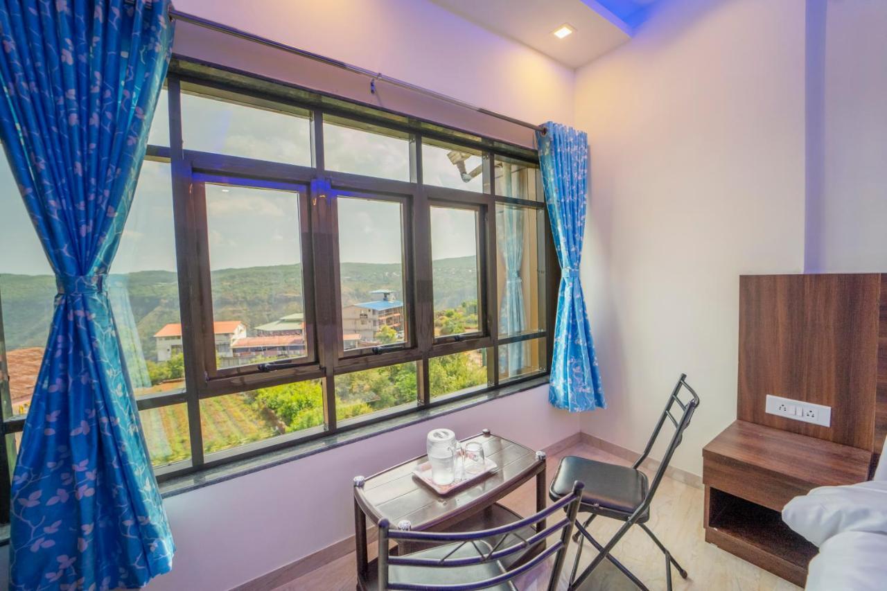 Veggies Residency & Pure Veg Restaurant Hotel มหาบาเลชวาร์ ภายนอก รูปภาพ