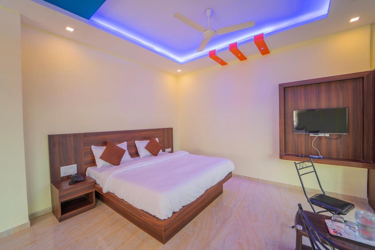 Veggies Residency & Pure Veg Restaurant Hotel มหาบาเลชวาร์ ภายนอก รูปภาพ