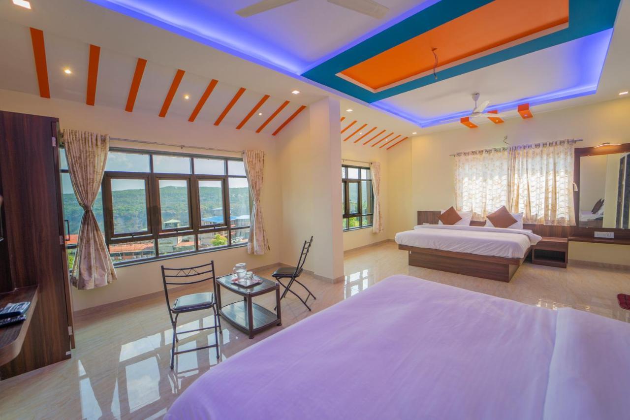 Veggies Residency & Pure Veg Restaurant Hotel มหาบาเลชวาร์ ภายนอก รูปภาพ