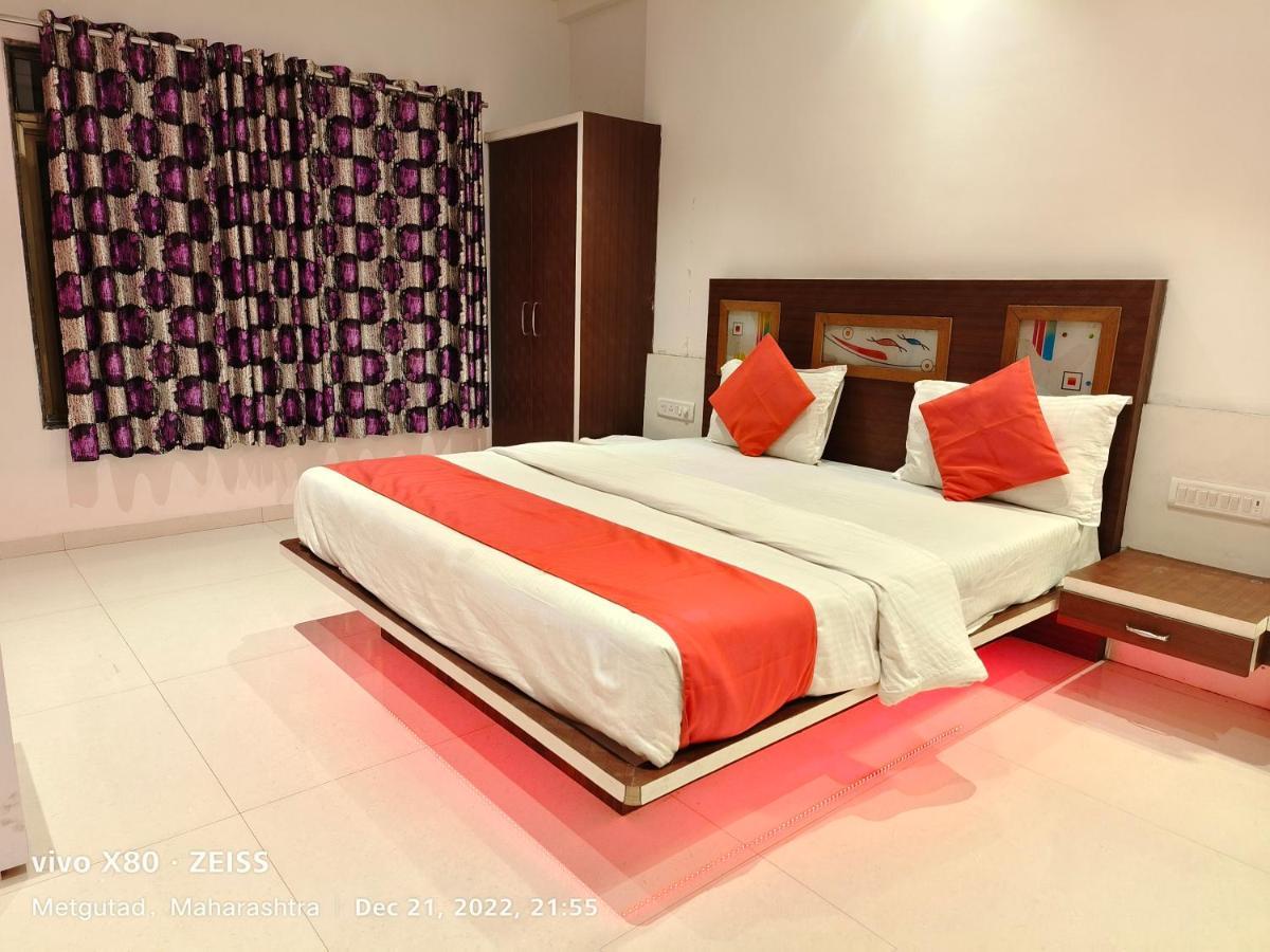Veggies Residency & Pure Veg Restaurant Hotel มหาบาเลชวาร์ ภายนอก รูปภาพ